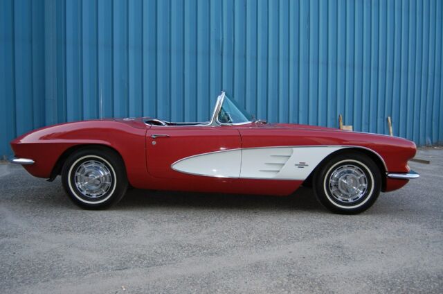 1961 Chevrolet Corvette Convertible - photo 2