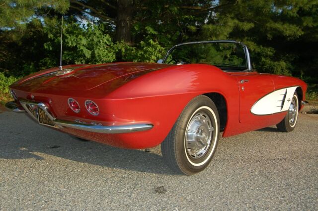 1961 Chevrolet Corvette Convertible - photo 3