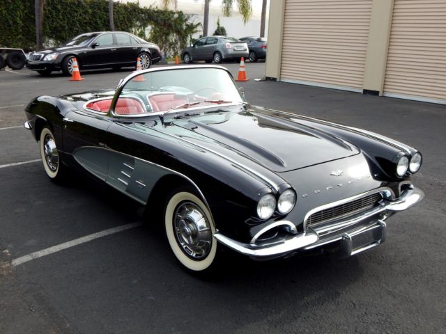 1961 Chevrolet Corvette 4 Speed Dual Quad Roadster - Restored - photo 12