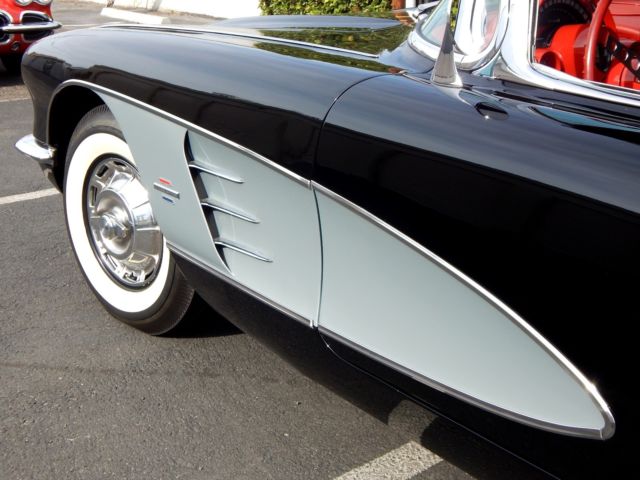 1961 Chevrolet Corvette 4 Speed Dual Quad Roadster - Restored - photo 13