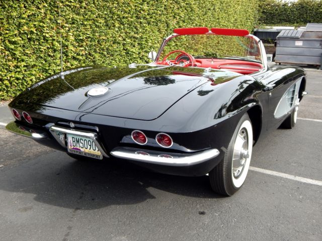 1961 Chevrolet Corvette 4 Speed Dual Quad Roadster - Restored - photo 2