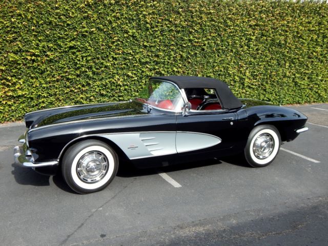 1961 Chevrolet Corvette 4 Speed Dual Quad Roadster - Restored - photo 4