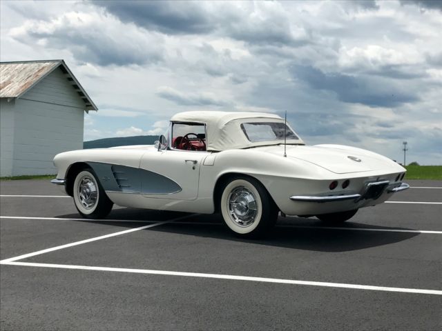 1961 Chevrolet Corvette ErmineWhite/Red*CorrectEngine283/230hp*4-spd*NICE* - photo 4