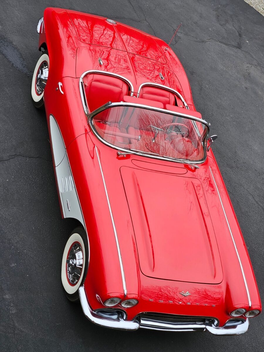 1961 Chevrolet Corvette - photo 2