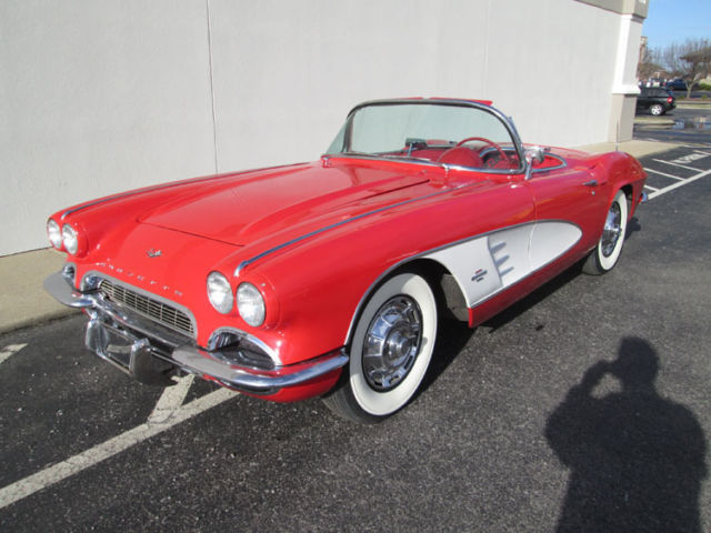 1961 CHEVROLET CORVETTE RED WITH WHITE COVES 1961 Chevrolet Corvette Red with White coves