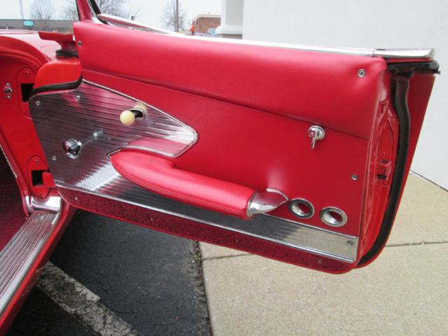 1961 Chevrolet Corvette Red with White coves - photo 6
