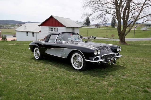 1961 Chevrolet Corvette Super Rare Tuxedo Black/Blue *NCRS Top Flight* - photo 3