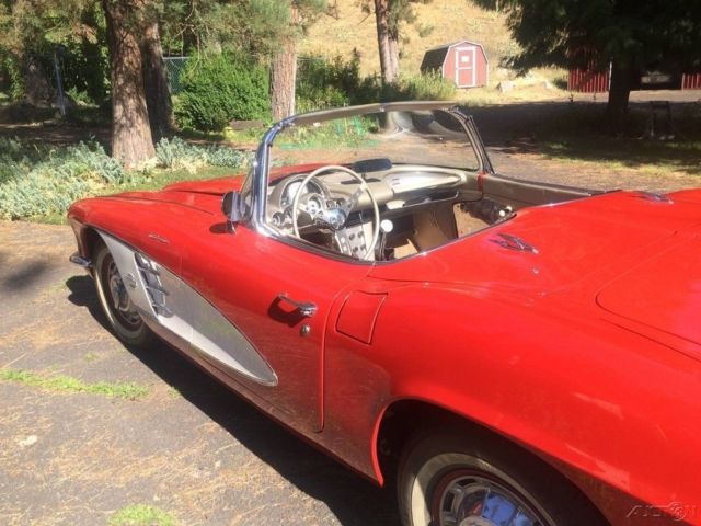 1961 Chevrolet Corvette Restored Hardtop Convertible - photo 7