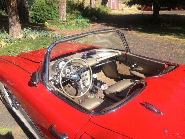 1961 Chevrolet Corvette Restored Hardtop Convertible - photo 8