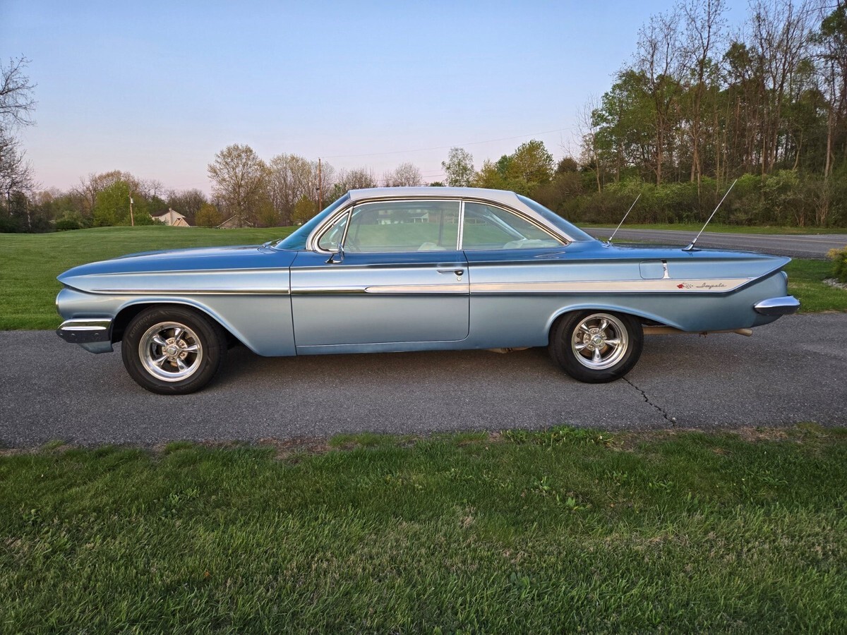 1961 Chevrolet Impala - photo 2