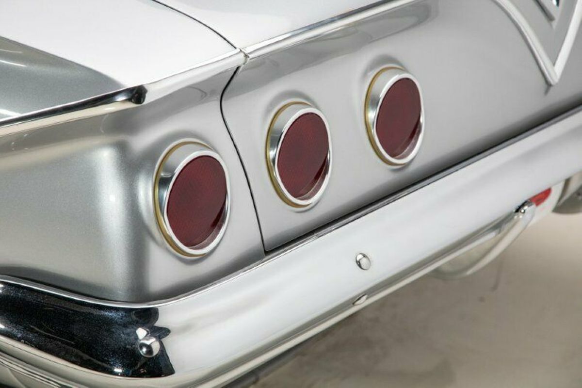 1961 Chevrolet Impala - photo 11