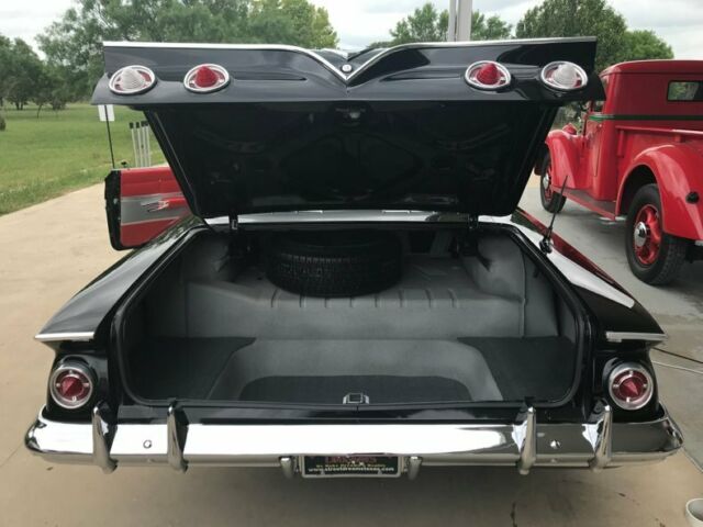 1961 Chevrolet Impala Big Block, 4-Speed, Exceptional - photo 10