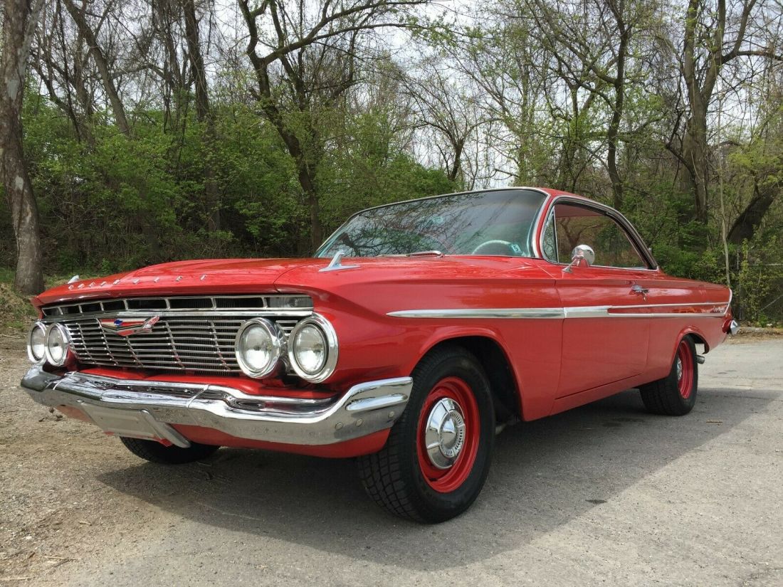 1961 Chevrolet Impala 2 dr Sport Coupe - photo 4