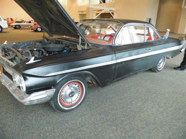 1961 Chevrolet Impala bubble top paint code 900 Tuxedo Black (RARE) 1961 Chevrolet Impala 2 door coupe