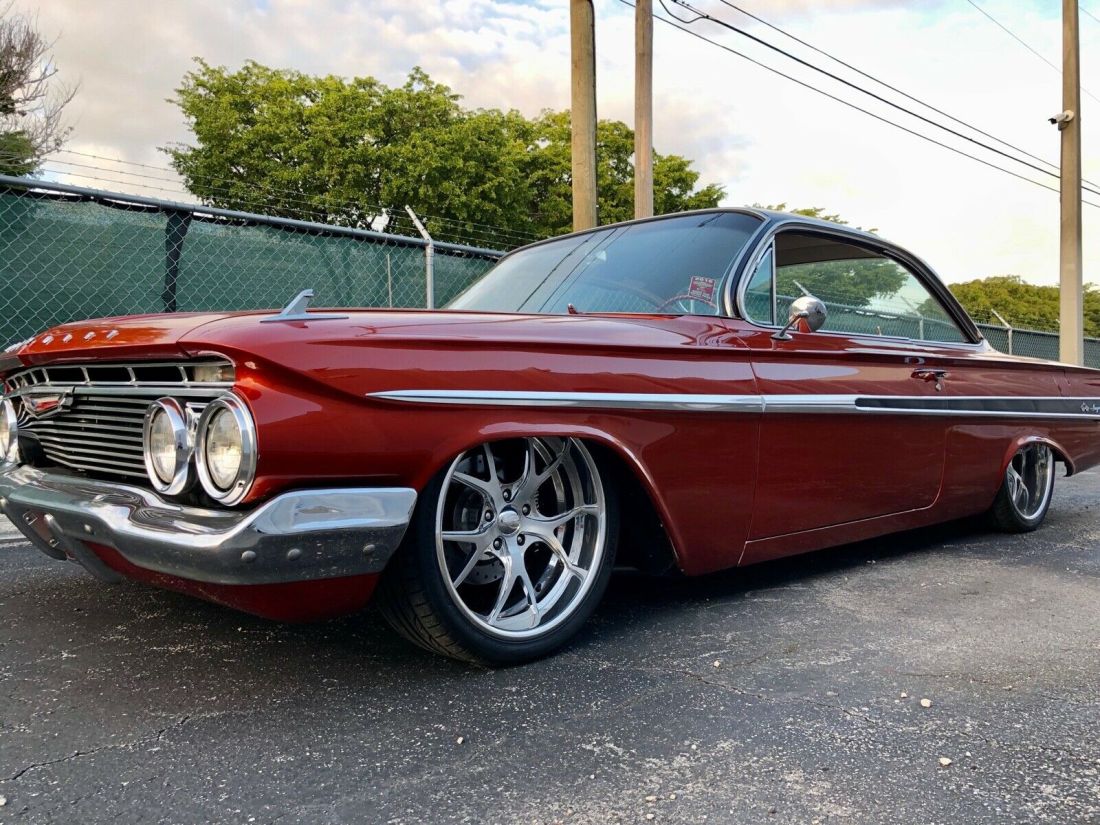 1961 Chevrolet Impala Sport Coupe - photo 2