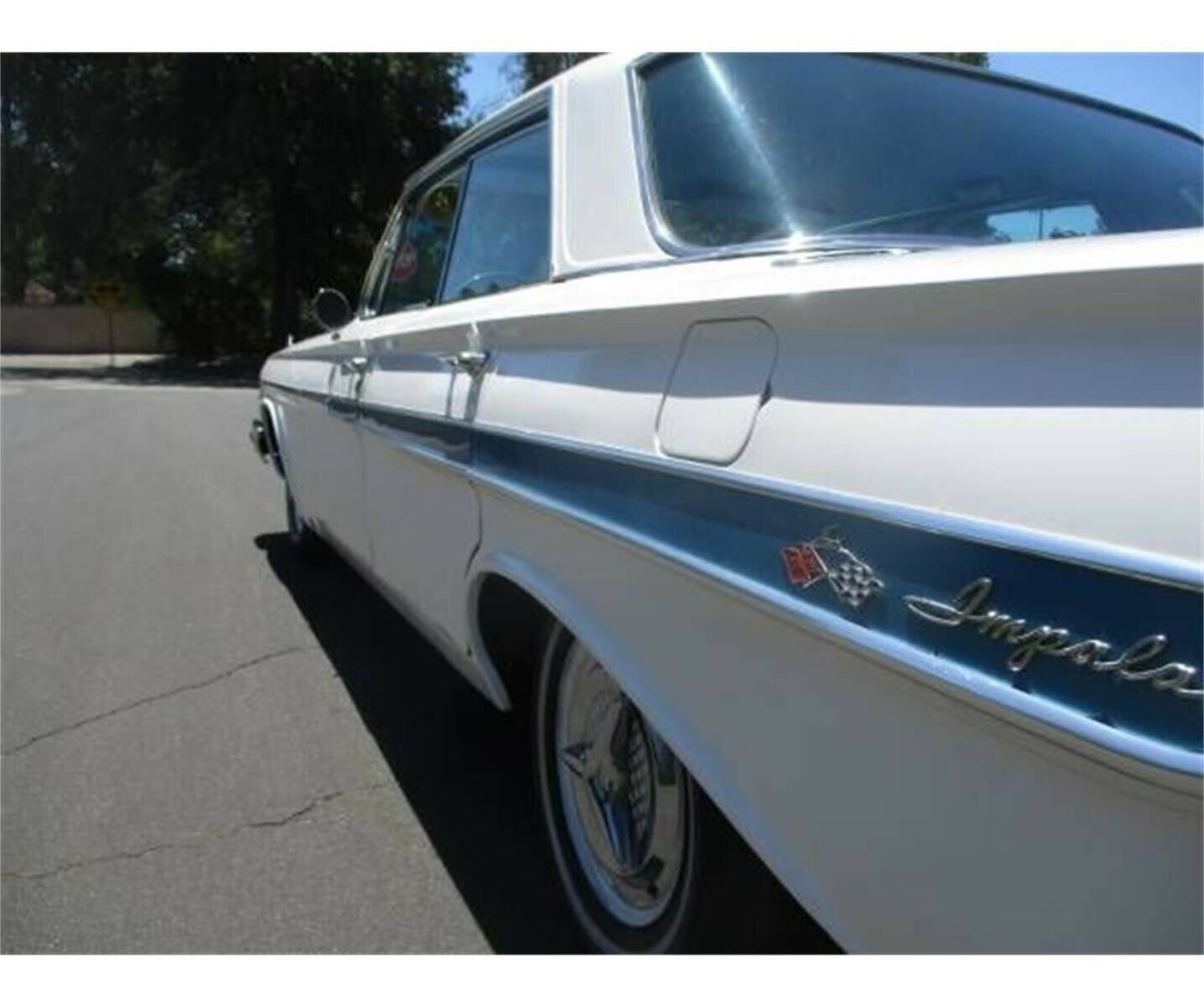 1961 Chevrolet Impala - photo 3