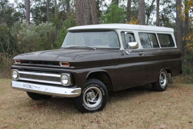 1961 Chevrolet Suburban -- - photo 2