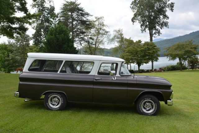 1961 Chevrolet Suburban -- - photo 3