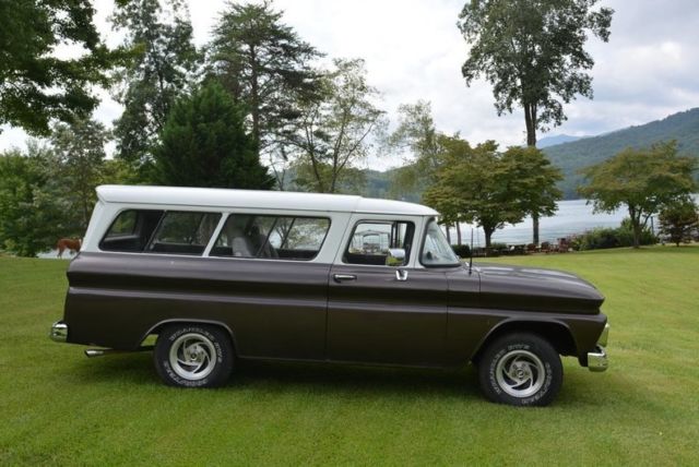 1961 Chevrolet Suburban -- - photo 3
