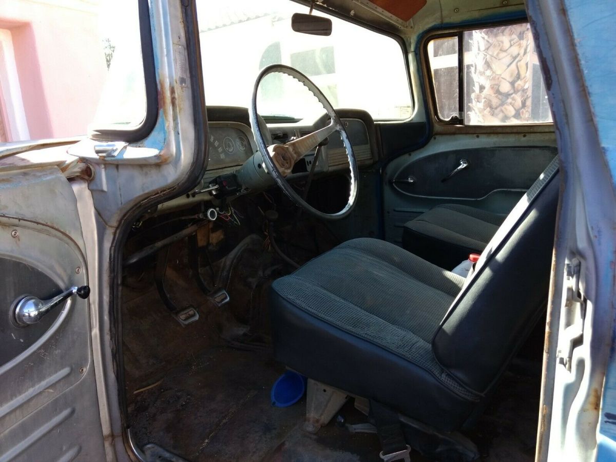 1961 Chevrolet Suburban - photo 2