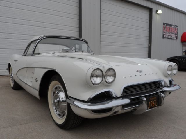 1961 CHEVY CORVETTE CONVERTIBLE HARD TOP, WHITE WALL TIRES, POWER GLIDE 1961 Chevrolet Corvette C1 CONVERTIBLE