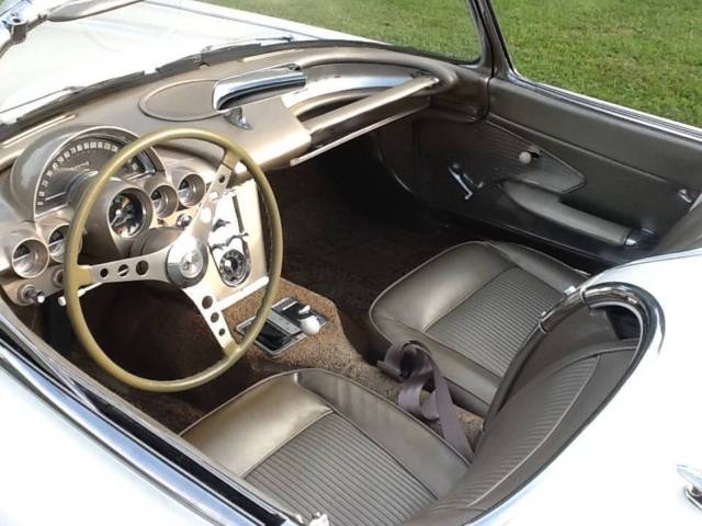 1961 Chevrolet Corvette C1 CONVERTIBLE - photo 10
