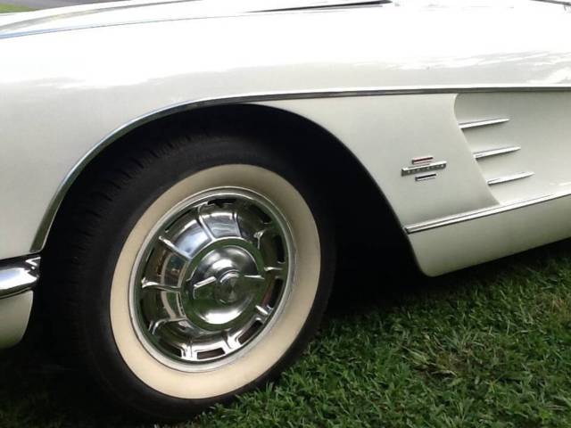 1961 Chevrolet Corvette C1 CONVERTIBLE - photo 12