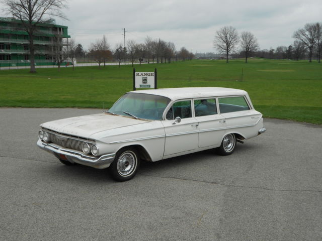 1961 Chevrolet Parkwood wagon - photo 2