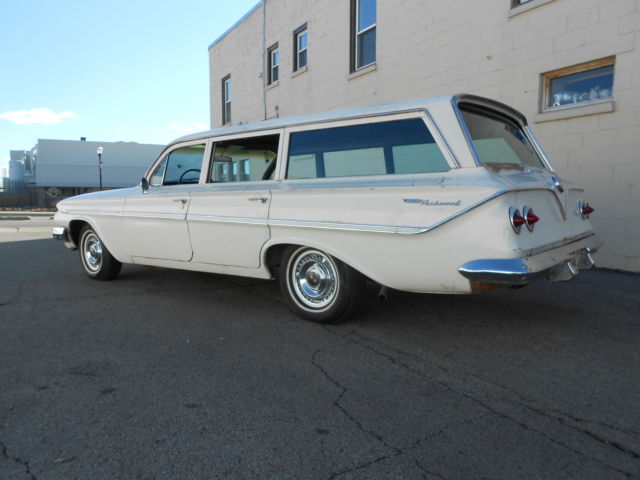 1961 Chevrolet Parkwood wagon - photo 3