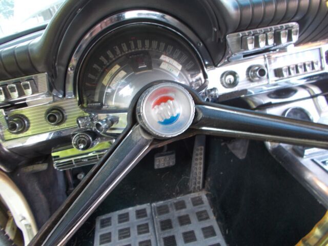 1961 Chrysler 300 Series Bubbletop with super cool fins - photo 6