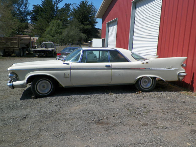 1961 Chrysler Imperial - photo 2