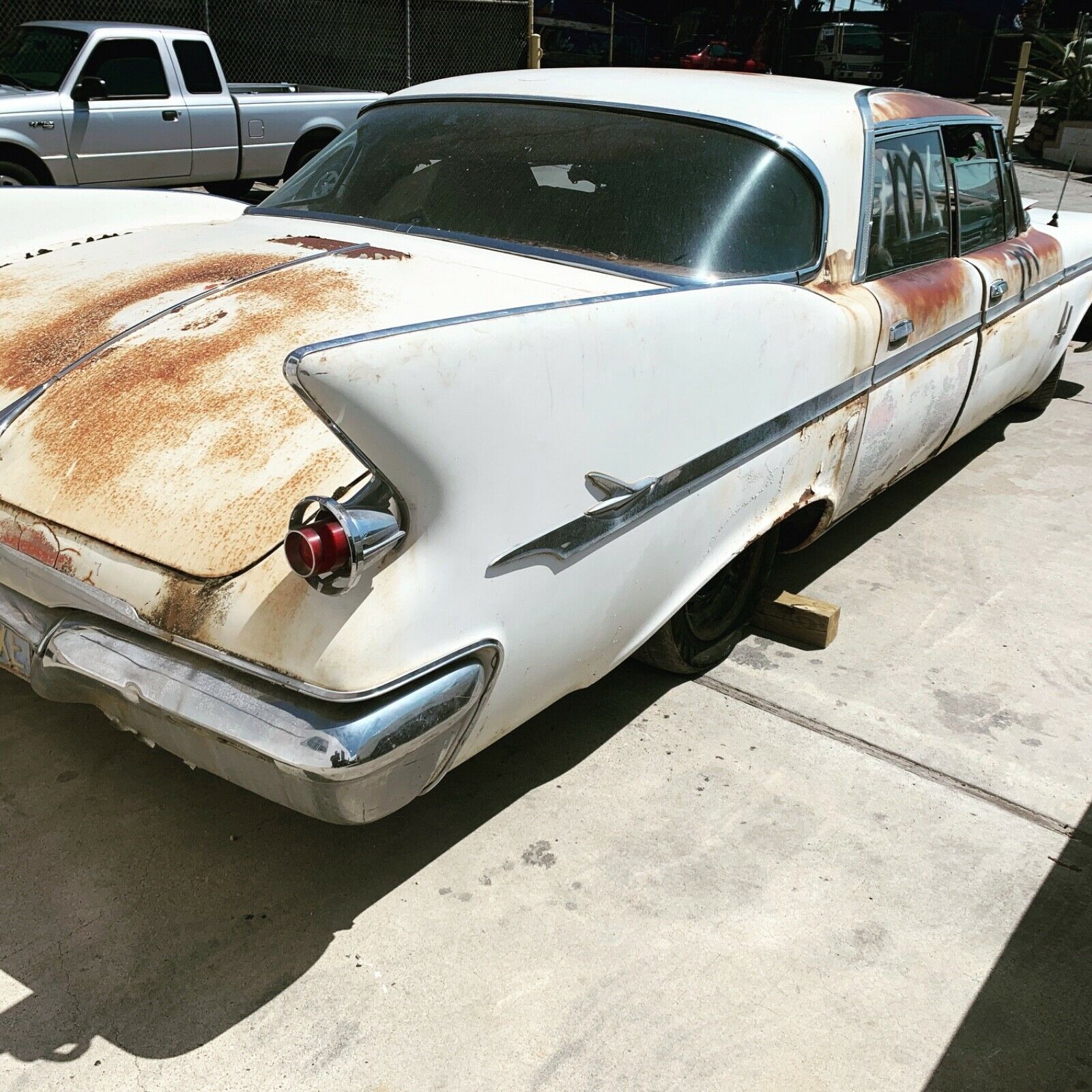 1961 Chrysler Imperial - photo 7