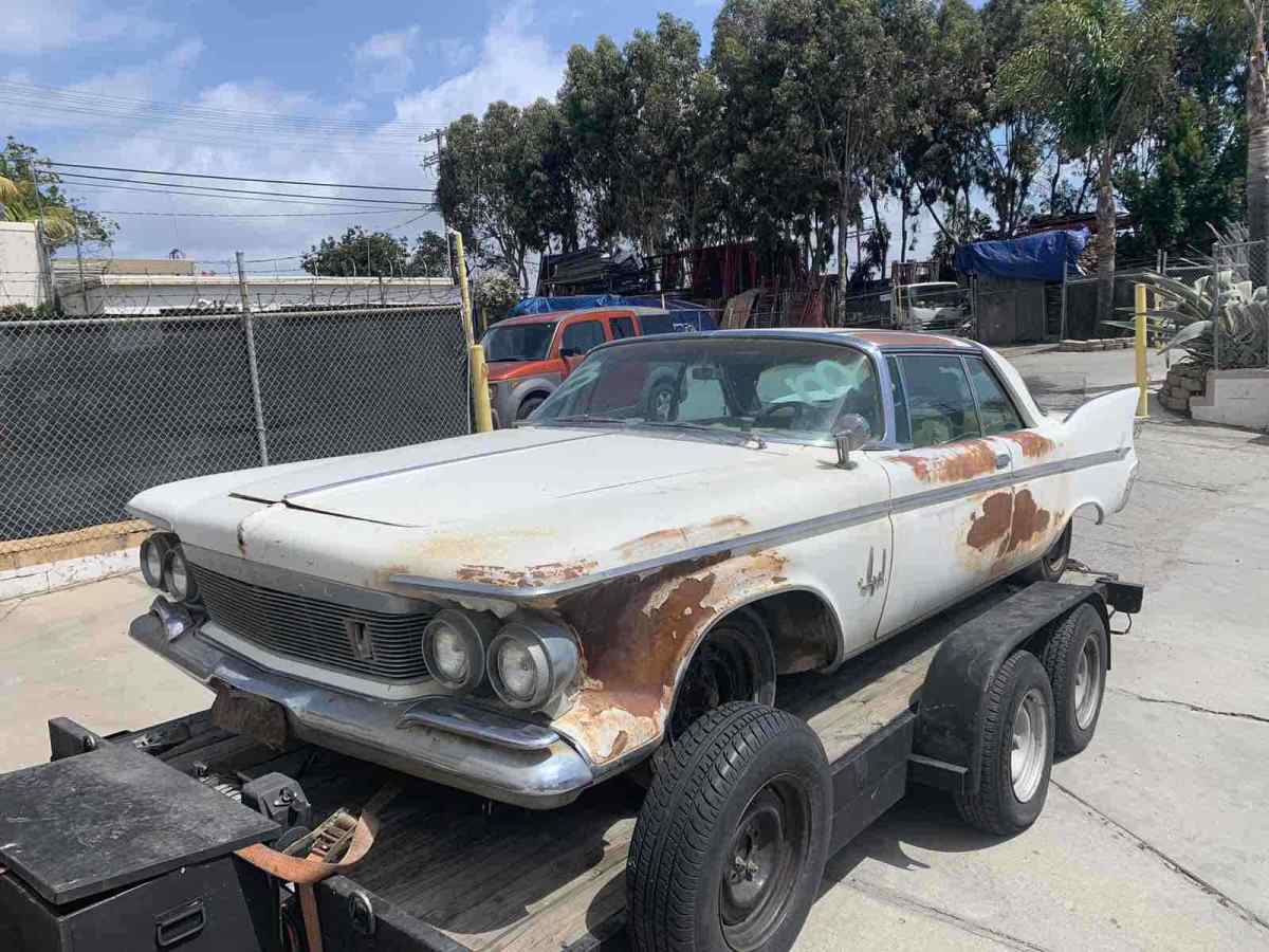 1961 Chrysler Imperial - photo 2