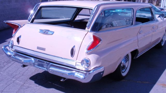 1961 Chrysler Newport Wagon - photo 2