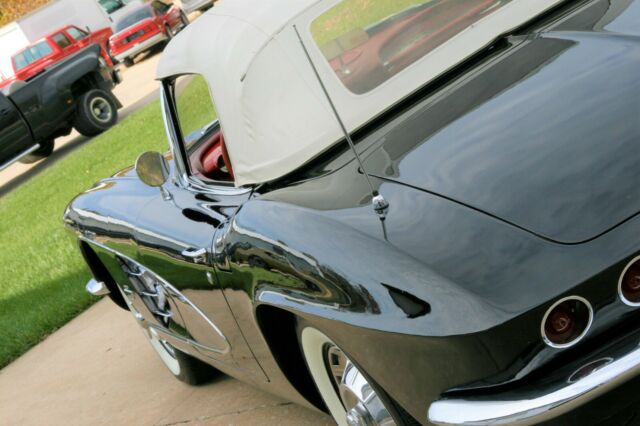 1961 Chevrolet Corvette - photo 11