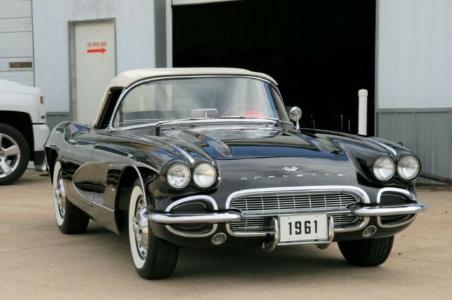 1961 Chevrolet Corvette - photo 2