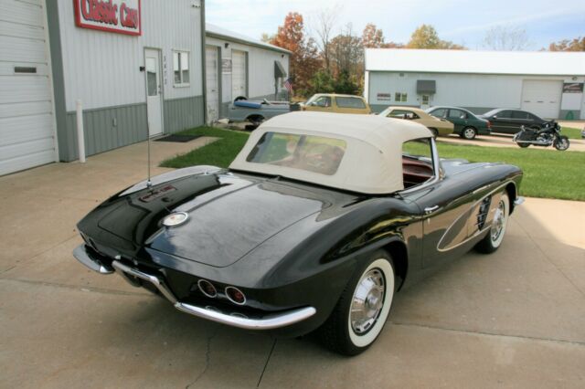 1961 Chevrolet Corvette - photo 7