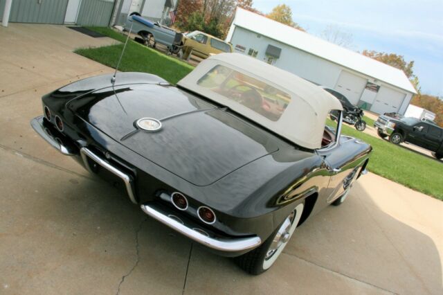 1961 Chevrolet Corvette - photo 9