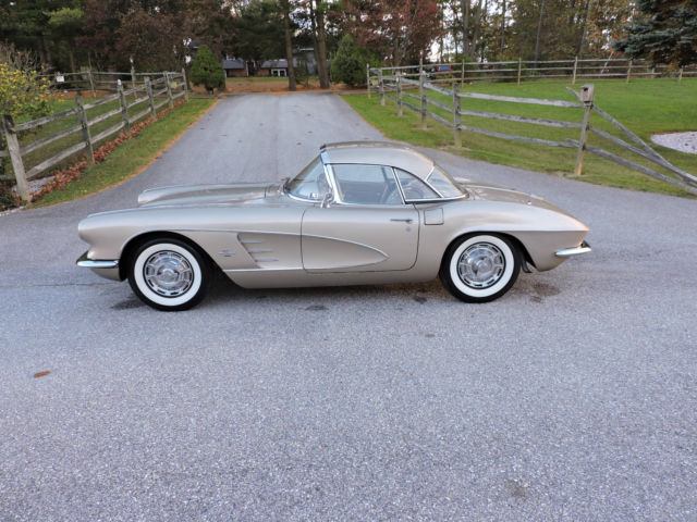 1961 Chevrolet Corvette - photo 2