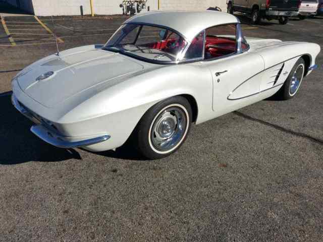 1961 Chevrolet Corvette - photo 3