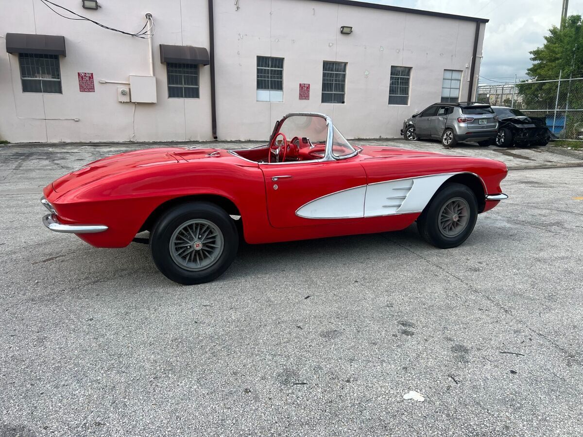 1961 Chevrolet Corvette - photo 12