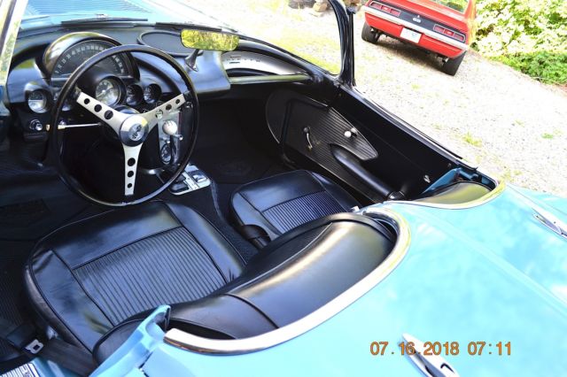 1961 Chevrolet Corvette 283 4SPD CONVERTIBLE - photo 2