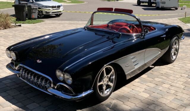 1961 Chevrolet Corvette convertible - photo 2