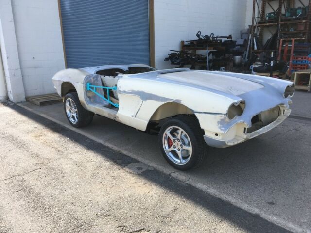 1961 Chevrolet Corvette - photo 3