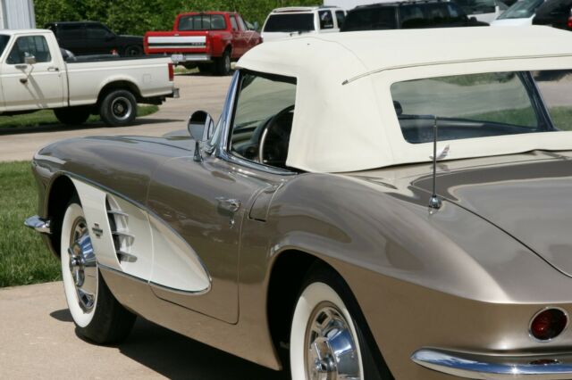 1961 Chevrolet Corvette - photo 11