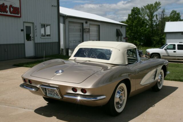 1961 Chevrolet Corvette - photo 8