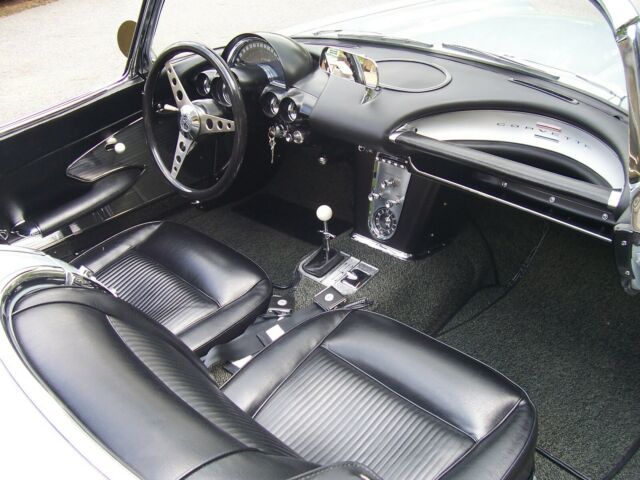 1961 Chevrolet Corvette - photo 10