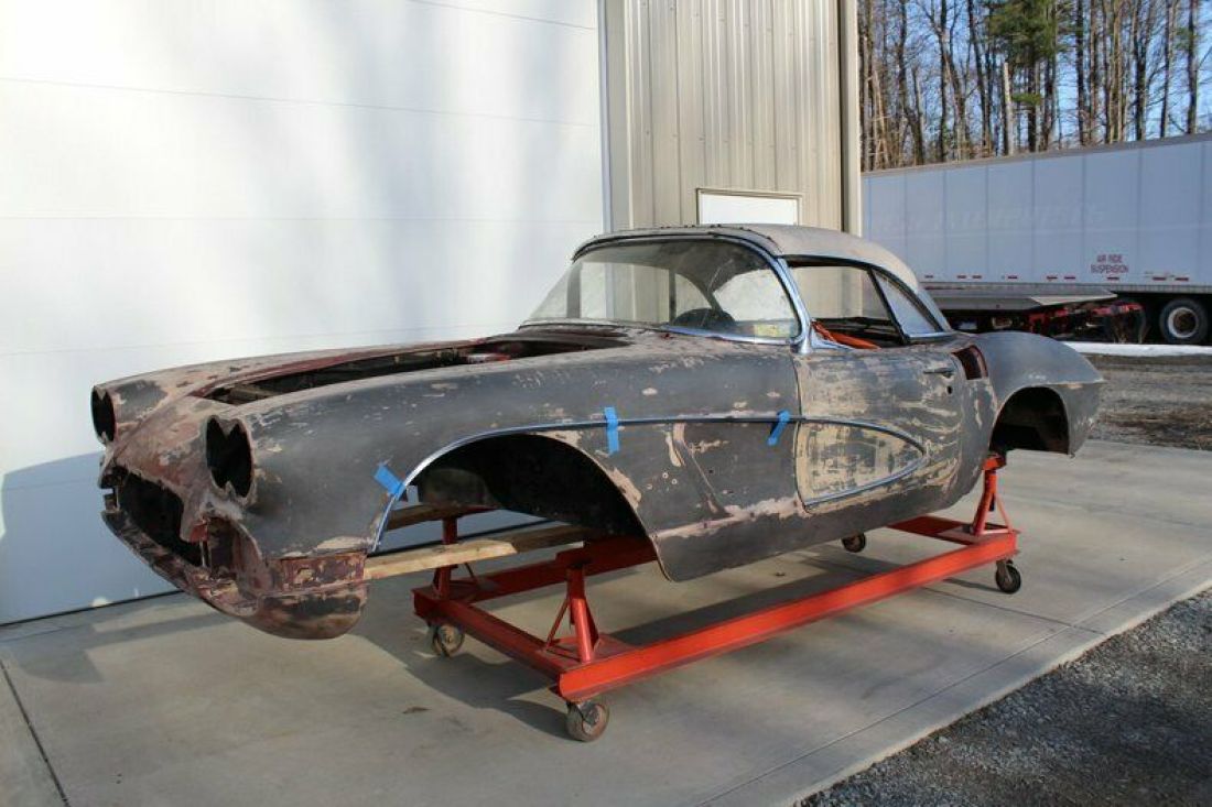 1961 Corvette Original Body with NYS Title Ownership Great Project Car 1961 Chevrolet Corvette