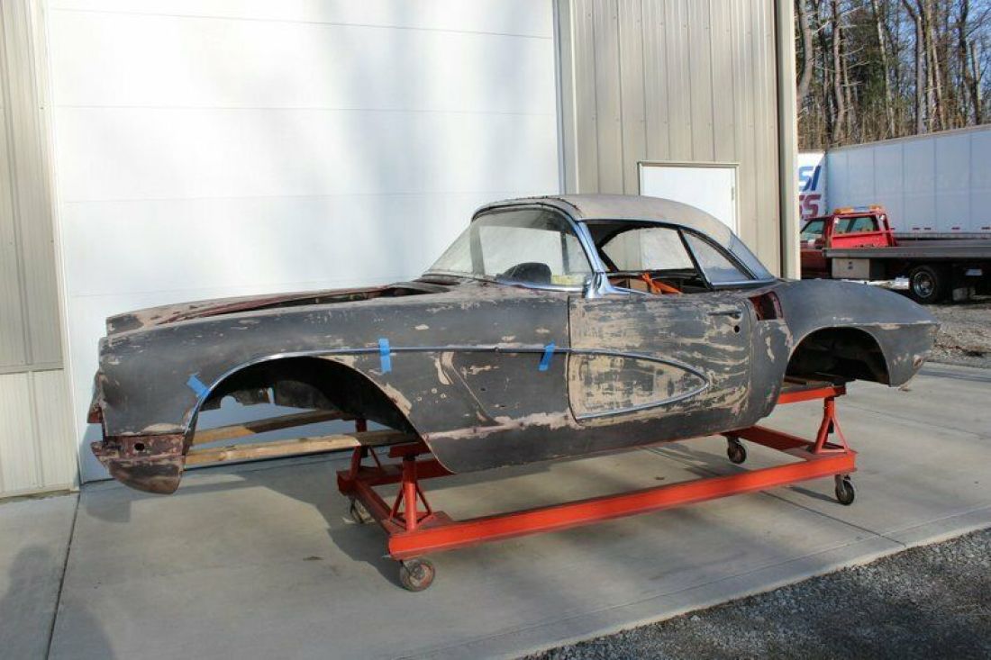 1961 Chevrolet Corvette - photo 3