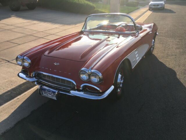 1961 Chevrolet Corvette White coves Red interior - photo 2